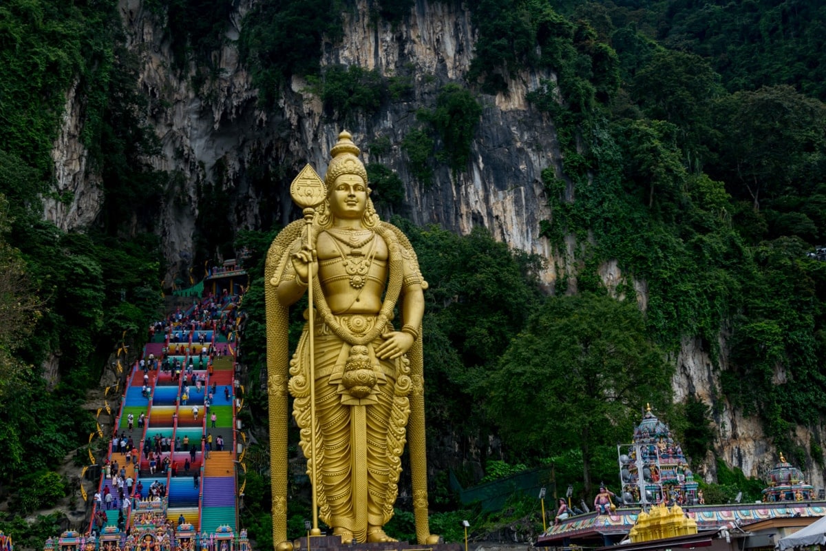 Batu Caves: Ein richtig mystischer und wunderschöner Ort, auch in unserer Lieblingsstadt Kuala Lumpur.